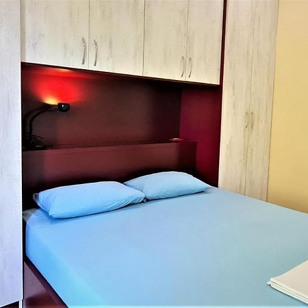 2V1 - Blloku Mac Apartment ติรานา ภายนอก รูปภาพ