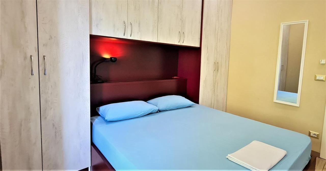 2V1 - Blloku Mac Apartment ติรานา ภายนอก รูปภาพ